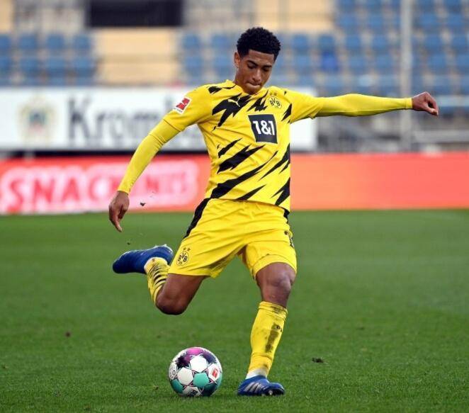 40岁依旧能飞，C罗对阵赛哈特海湾上演高难度倒钩破门