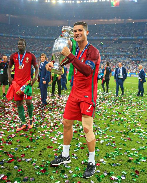 波尔图官方：与迪奥戈·科斯塔完成续约，新合同至2030年（波尔图官宣与迪奥戈·科斯塔续约，合同期至2030年）