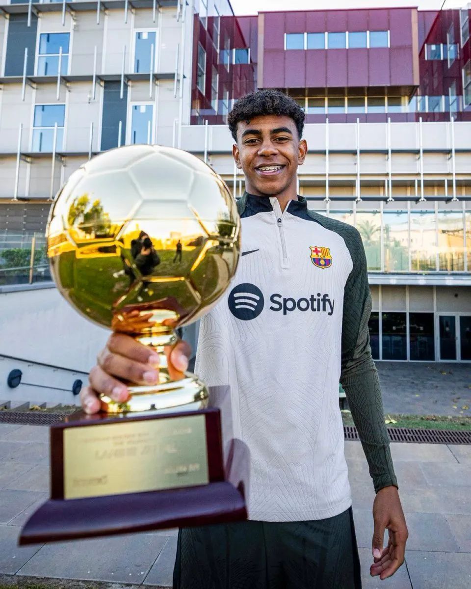 半场：尤文1-0紫百合，科斯蒂奇世界波，DV9造点被取消+失单刀