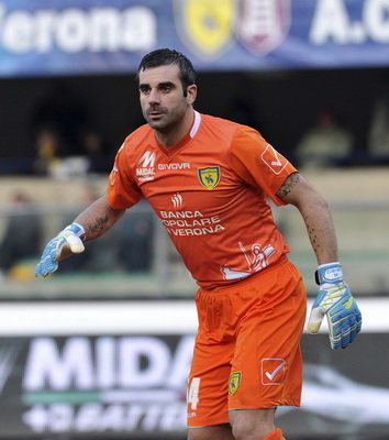 丢冠后再遭重创！曝河南队外援或遭足协处罚，韩国主裁判成导火索（无缘冠军又遇重击？河南队外援恐遭足协追罚，韩国主裁引爆争议）