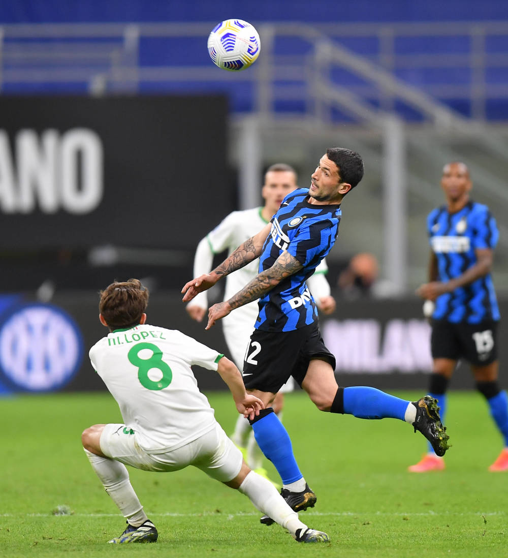 超远三分命中，全队抱头